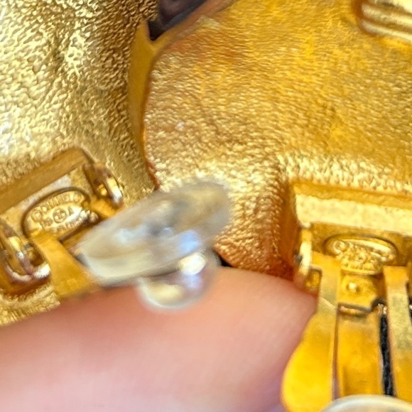 Chanel vintage clip on earrings - Picture 5 of 11